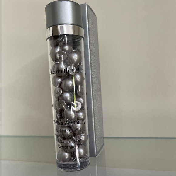 Elizabeth Arden Visible Whitening Capsules - Picture 4 of 5